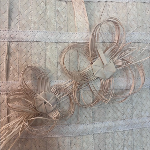 Elegant Cream & Tan Woven Tote Bag - Picture 2 of 6